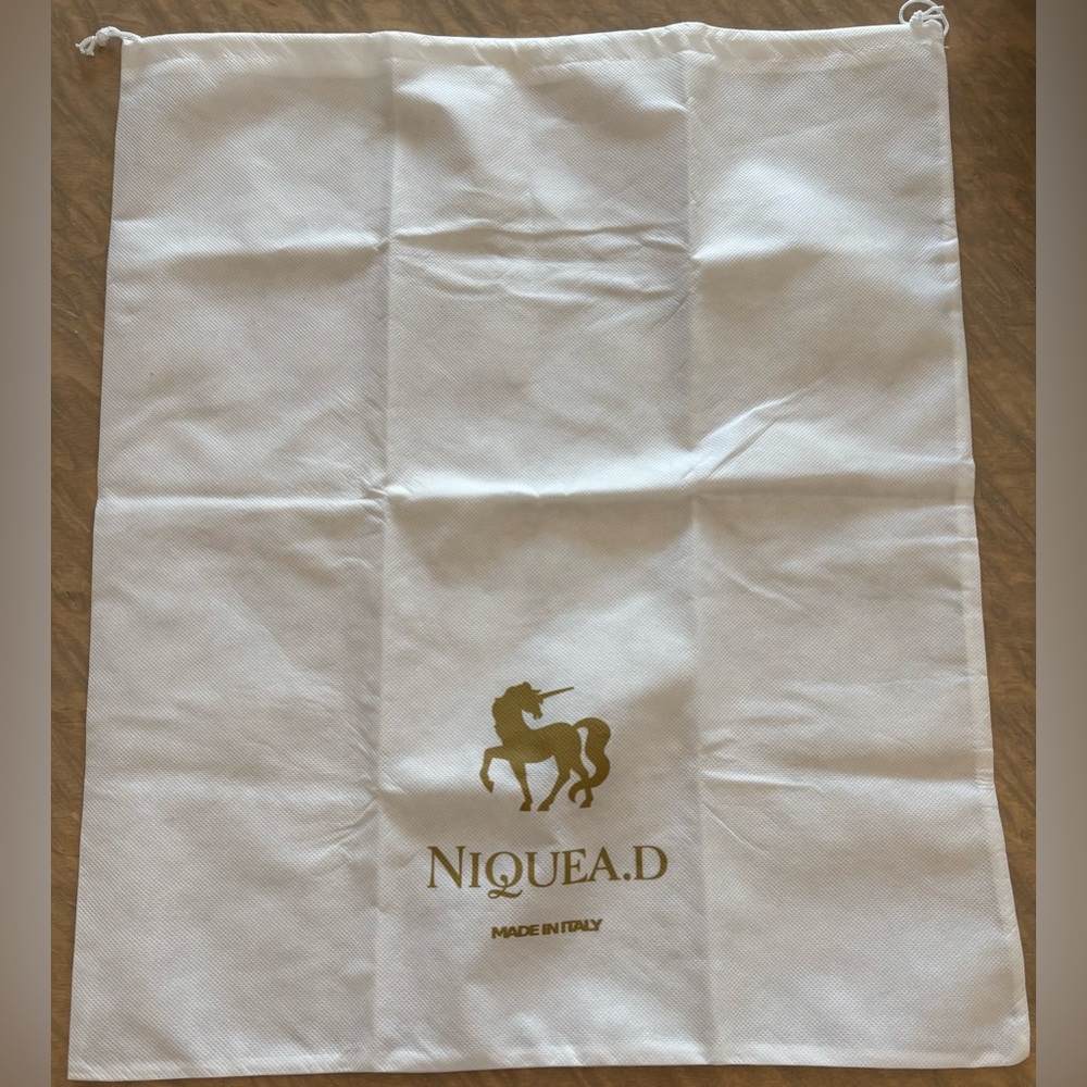 NIQUEA.D Dust Bag